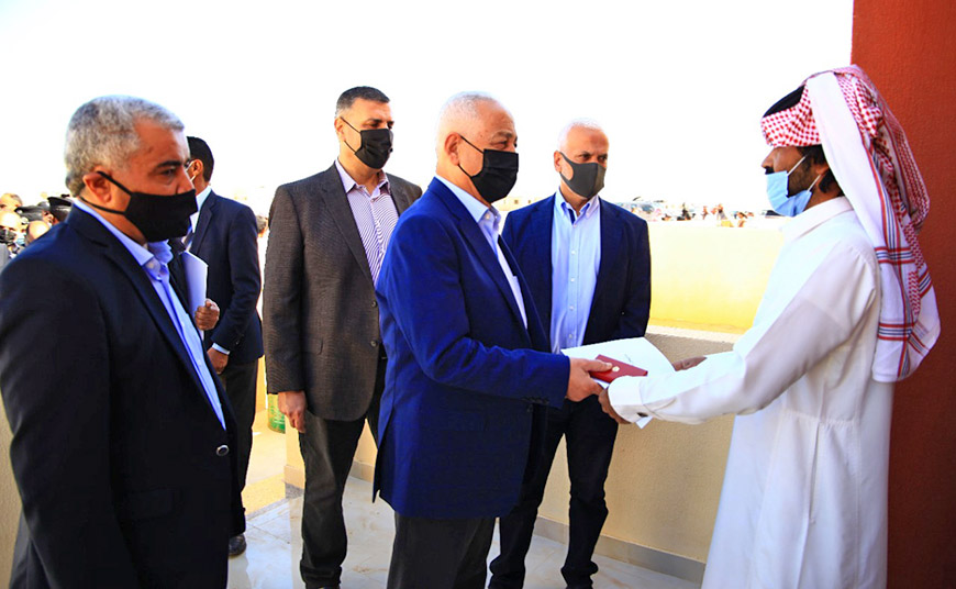 Royal Court chief Yousef Issawi hands over keys to a new home to a beneficiary on Saturday (Petra photo)